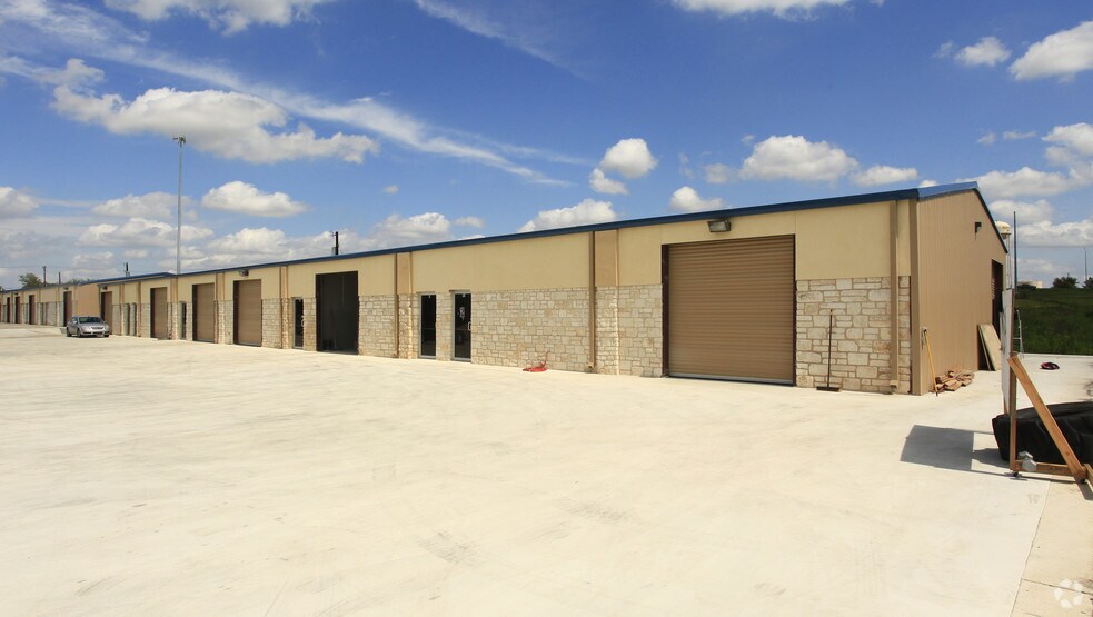 More Photos Of 4701 Priem Ln, Pflugerville Light Distribution For Lease