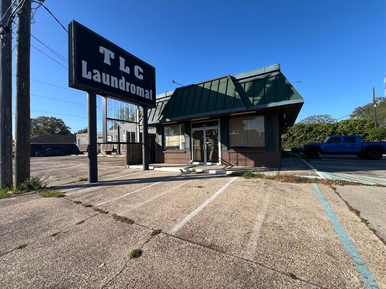 Primary Photo Of 203 W Judge Perez Dr, Chalmette Freestanding For Lease