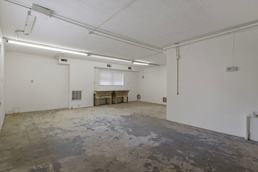 More Photos Of 377 Highway 40 W, Inglis Flex For Lease