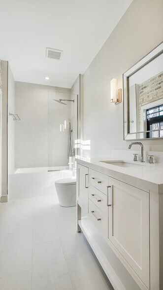 More Photos Of 1820 N Wells St, Chicago Apartments For Sale