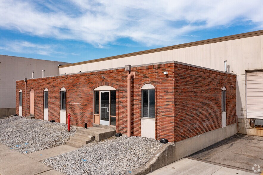 More Photos Of 2447 E River Rd, Moraine Warehouse For Lease