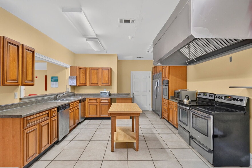 More Photos Of 6161 Chief Of Love Rd, Savannah Specialty For Sale