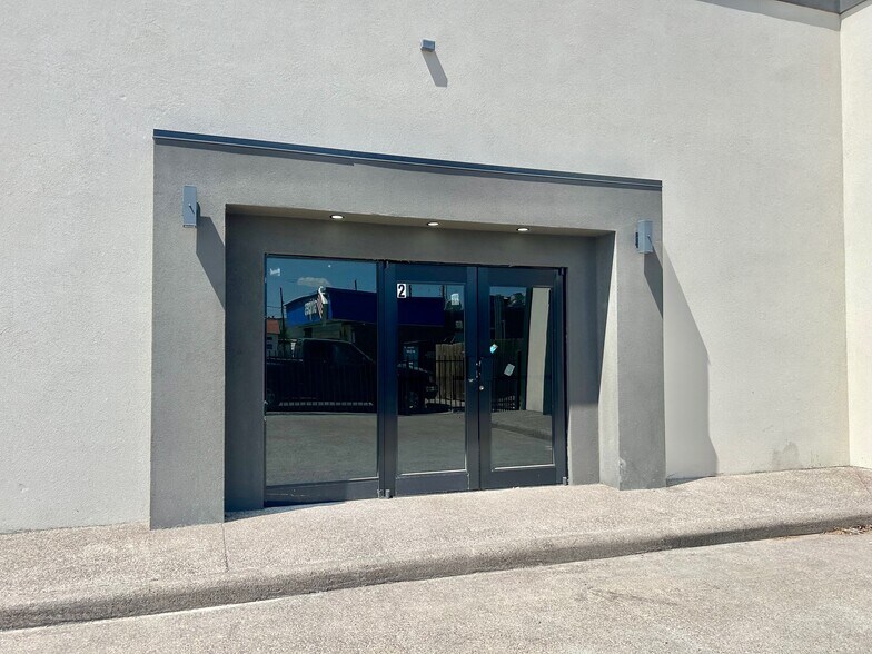 More Photos Of 1113 San Bernardo Ave, Laredo Office For Lease
