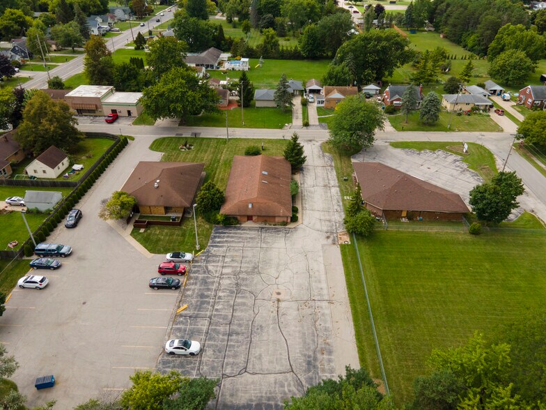 More Photos Of 1003 Mulholland St, Bay City Office For Sale