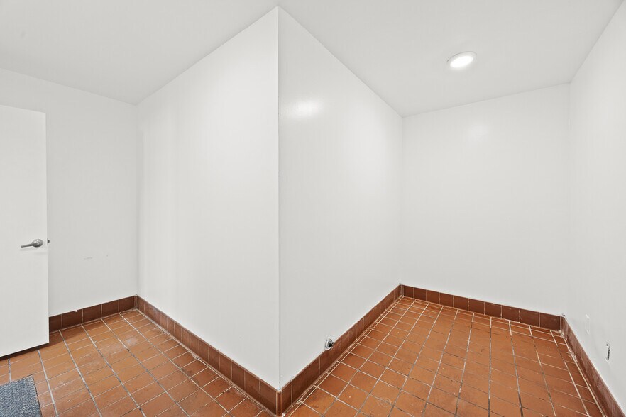 More Photos Of 13215 Paramount Blvd, South Gate Freestanding For Sale