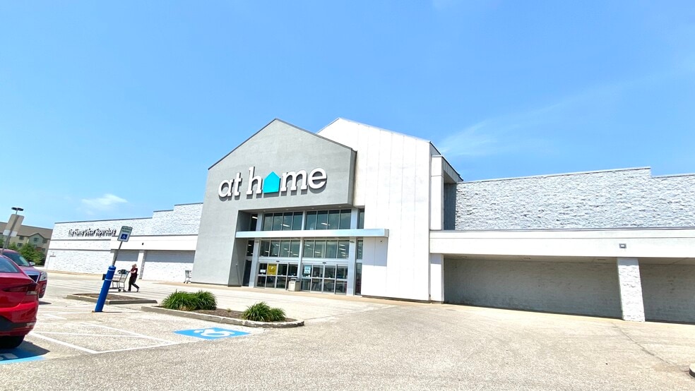 More Photos Of 5430 Peach St, Erie Drugstore For Sale