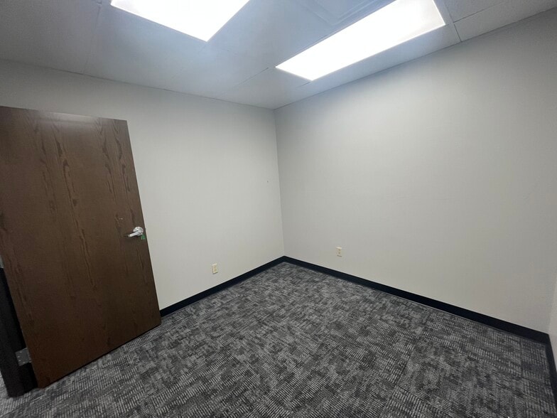 More Photos Of 4220-4232 Charter Ave, Oklahoma City Warehouse For Lease