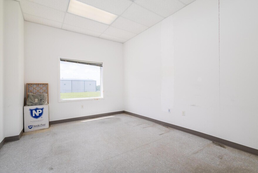 More Photos Of 66850 Executive Dr, Saint Clairsville Warehouse For Lease