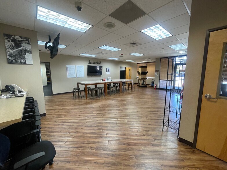 More Photos Of 6649 S Paris St, Centennial Storefront Retail Office For Lease