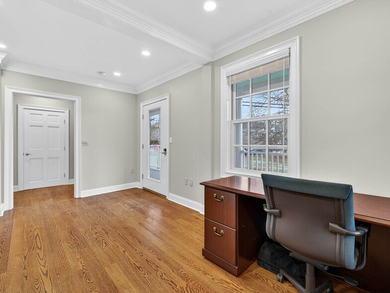 More Photos Of 3 Fort Rachel Pl, Mystic Office Residential For Lease