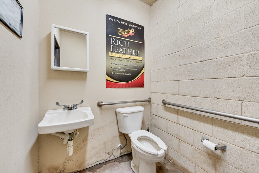 More Photos Of 1704 Teasley Ln, Denton Specialty For Sale