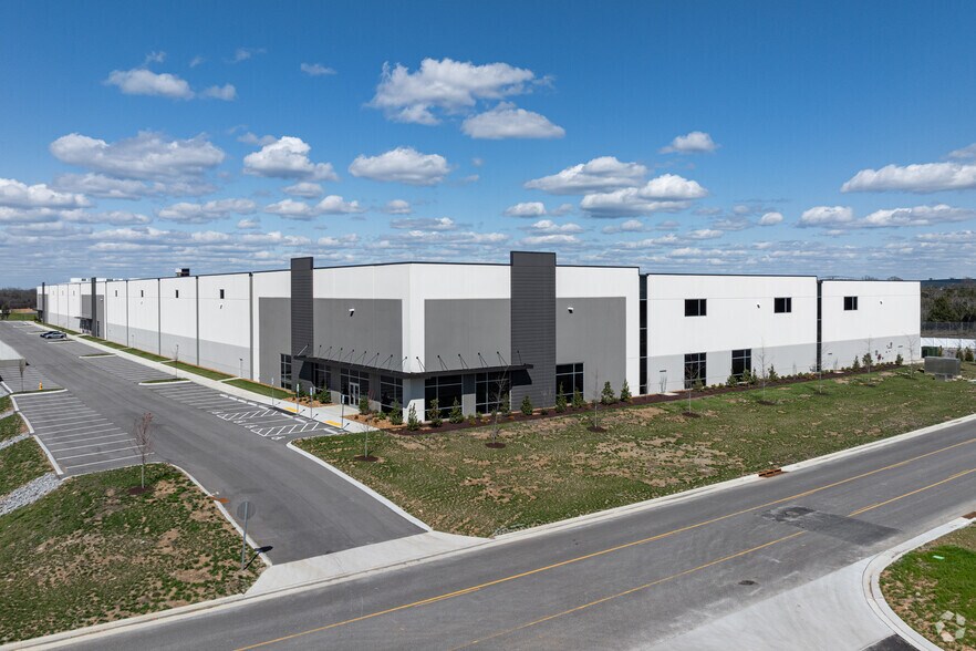 More Photos Of 200 Alligood Way, Lebanon Unknown For Lease