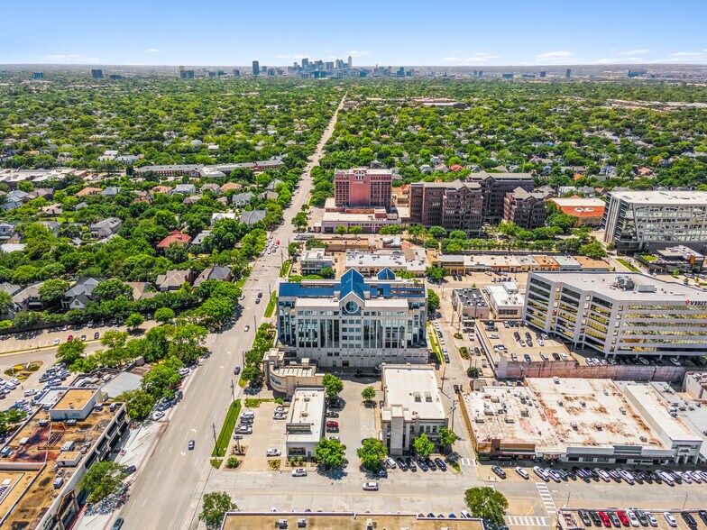 More Photos Of 8201 Preston Rd, Dallas Office For Lease