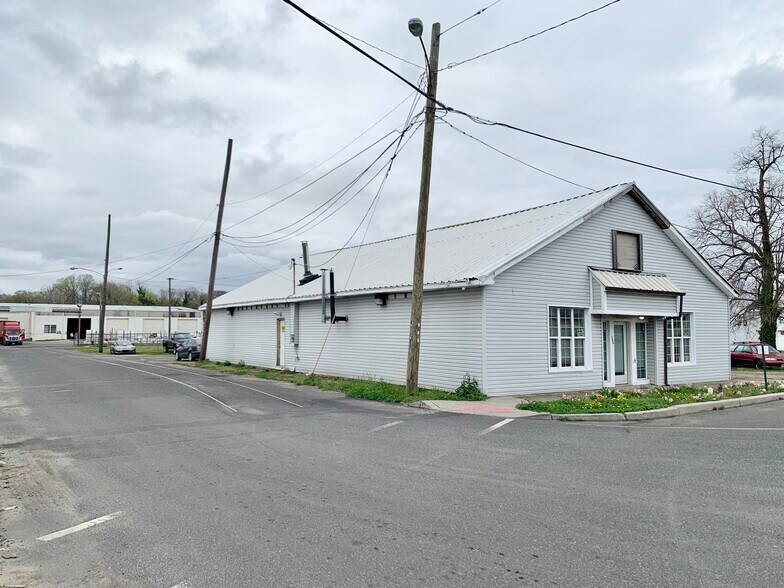 More Photos Of 1 Glass St, Bridgeton Warehouse For Lease