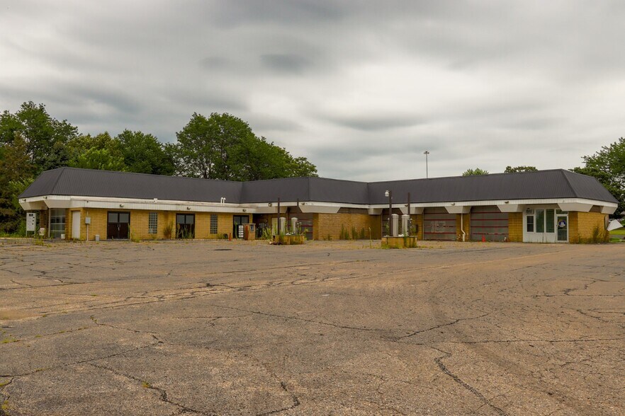 More Photos Of 1200 Janesville Ave, Fort Atkinson Carwash For Sale
