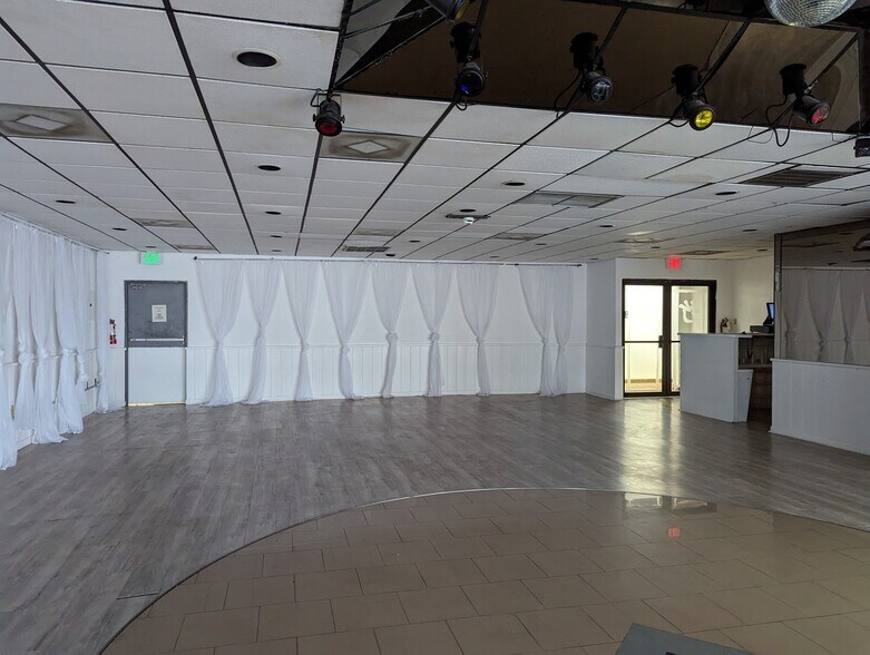 More Photos Of 1224 NE 163rd St, North Miami Beach Storefront Retail Office For Sale