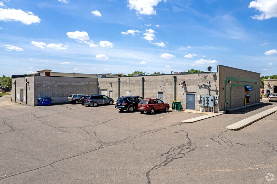 More Photos Of 2680-2688 Rice St, Saint Paul Unknown For Lease