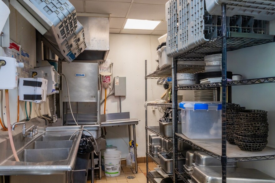 More Photos Of 2100 W Division St, Chicago General Retail For Lease