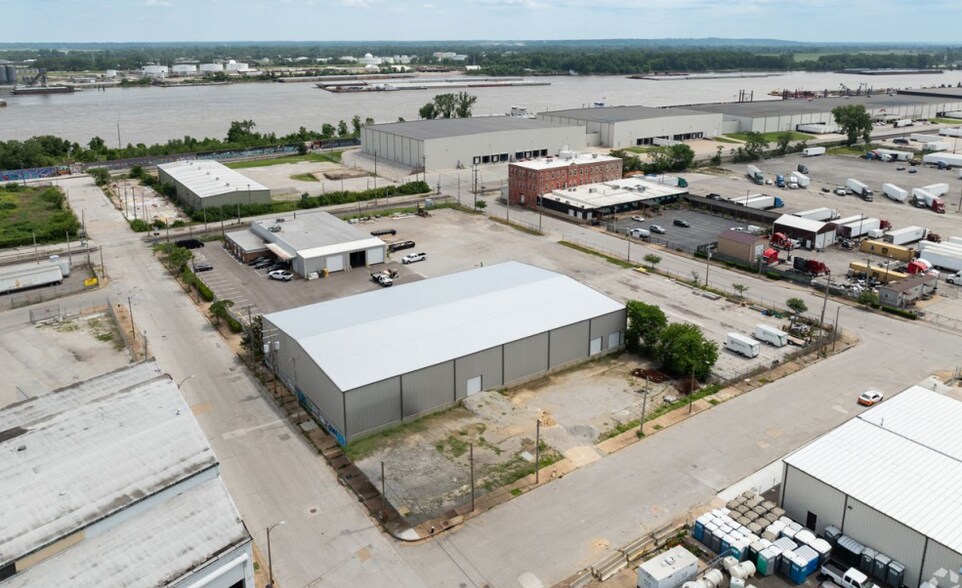 More Photos Of 2500 DeKalb St, Saint Louis Warehouse For Lease