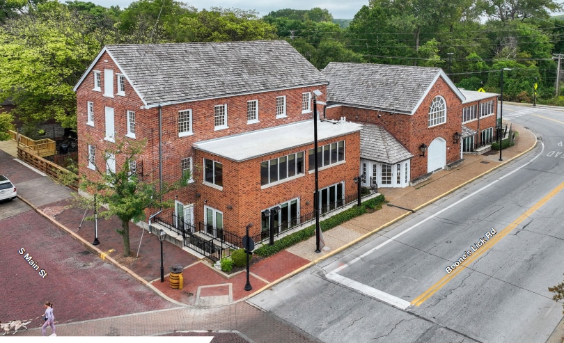 Primary Photo Of 920 S Main St, Saint Charles Restaurant For Lease