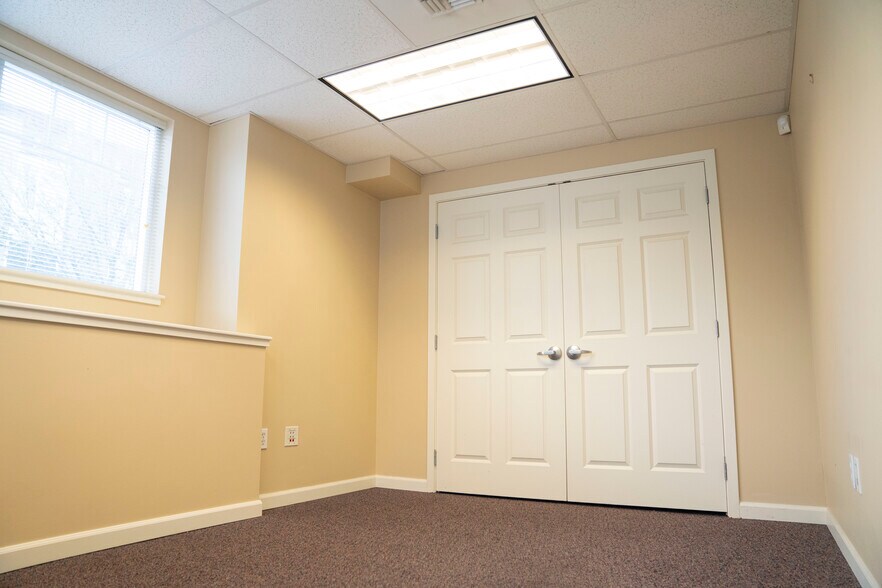 More Photos Of 7301 5th Ave NE, Seattle Office For Lease