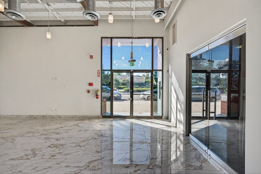 More Photos Of 4716 Vineland Ave, North Hollywood Loft Creative Space For Lease