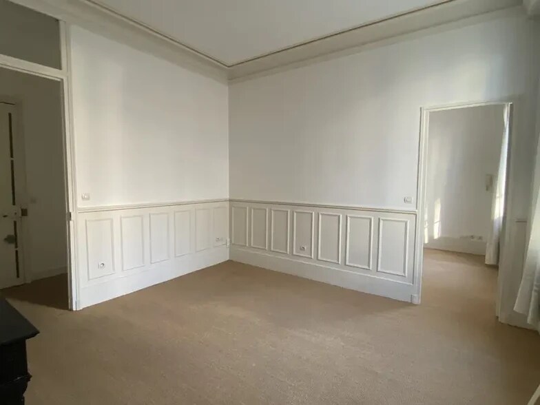 More Photos Of 13 Boulevard Pereire, Paris Office For Sale