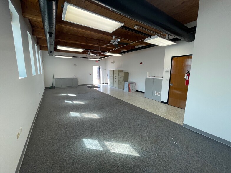 More Photos Of 268 Mill Ave, Hampshire Flex For Lease