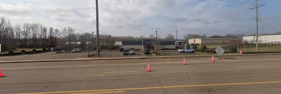 More Photos Of 179 Hwy 72 E, Collierville Showroom For Lease