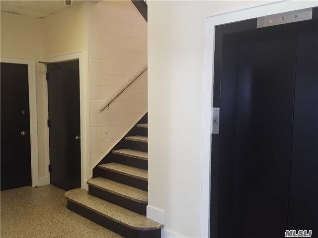 More Photos Of 120 W Park Ave, Long Beach Office For Sale