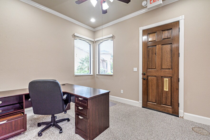 More Photos Of 1828 Snake River Rd, Katy Medical For Lease