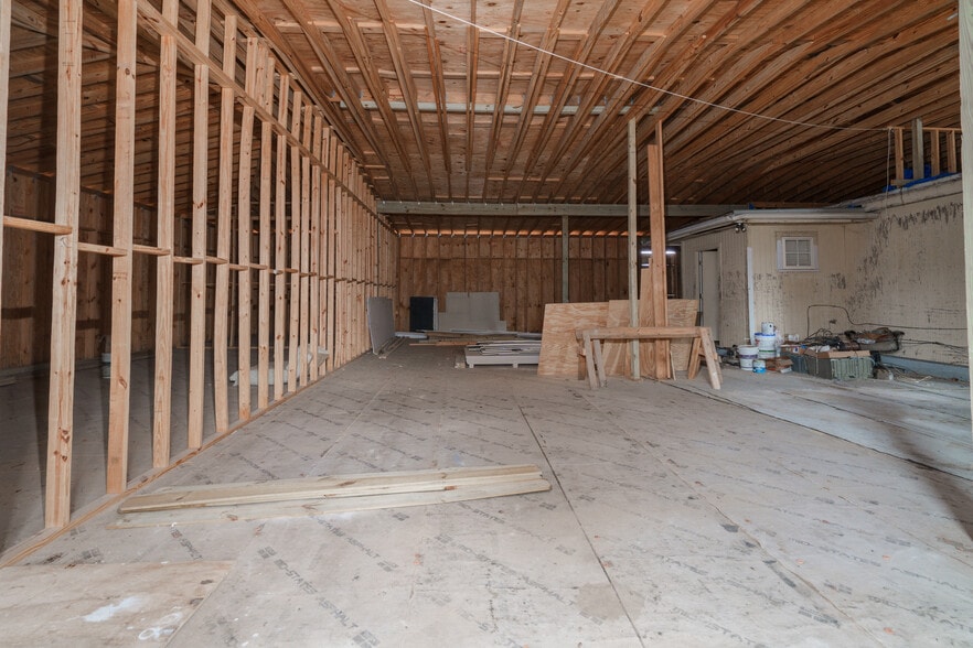 More Photos Of 1919 Drummond Ave, Panama City Distribution For Lease