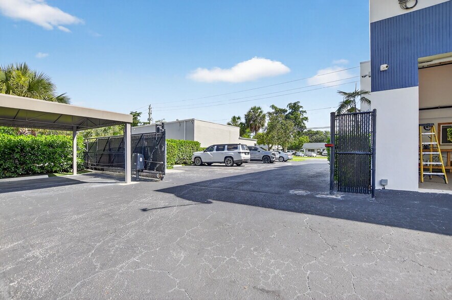More Photos Of 442 NW 35th St, Boca Raton Office For Sale