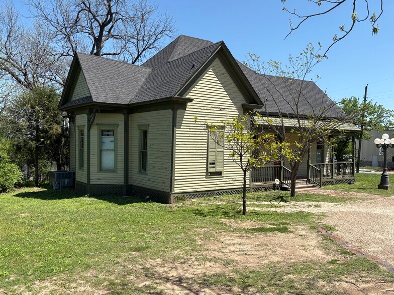 More Photos Of 612 S Rogers St, Waxahachie Office Residential For Sale