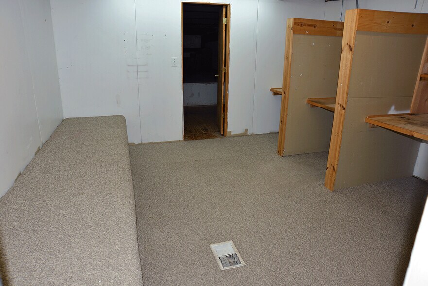 More Photos Of 9107 Industry Dr, Manassas Park Warehouse For Lease