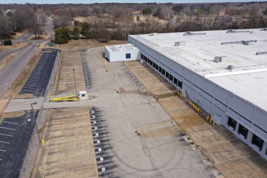 More Photos Of 8400 Winchester Rd, Memphis Warehouse For Lease