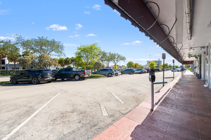 More Photos Of 2731-2739 E Oakland Park Blvd, Fort Lauderdale Storefront Retail Office For Lease