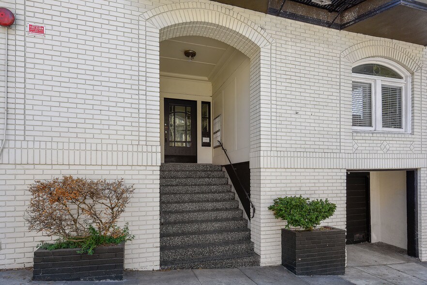 More Photos Of 1675 Clay St, San Francisco Apartments For Sale