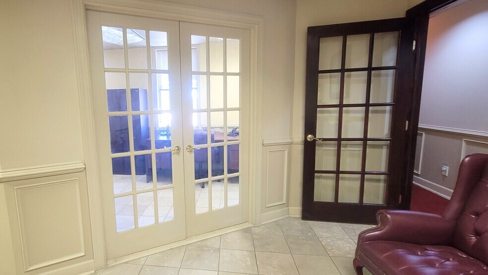 More Photos Of 12100-12128 Heritage Park Cir, Silver Spring Medical For Lease