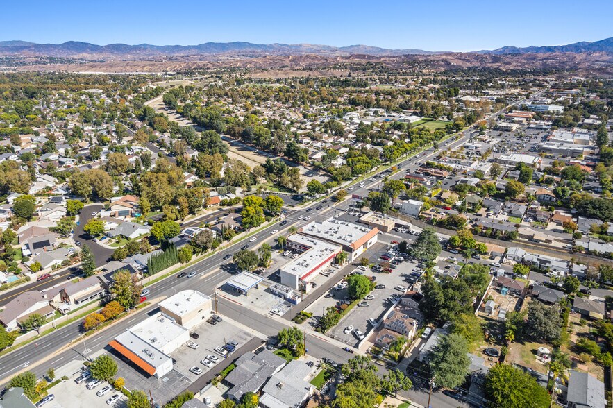 More Photos Of 23942-23945 Lyons Ave, Santa Clarita Storefront Retail Office For Lease