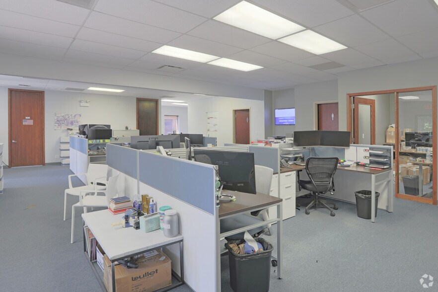 More Photos Of 5509 N Cumberland Ave, Chicago Office For Lease