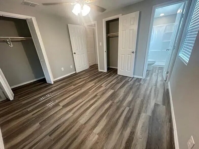 More Photos Of 1300 N Live Oak St, Rockport Multifamily For Sale
