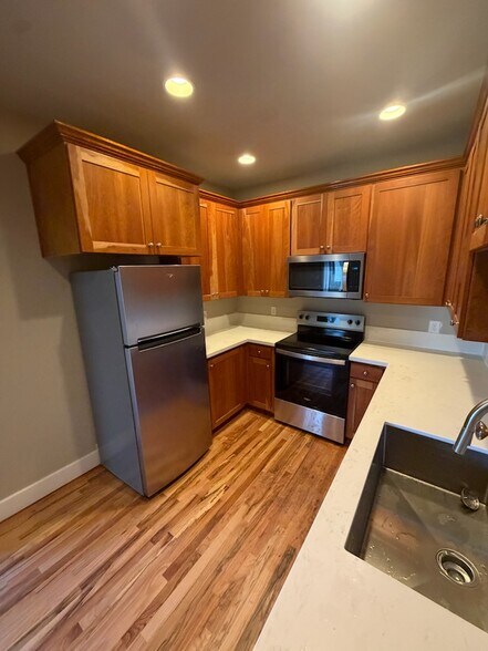 More Photos Of 1510 NE Fairview Village St, Fairview Office Residential For Lease
