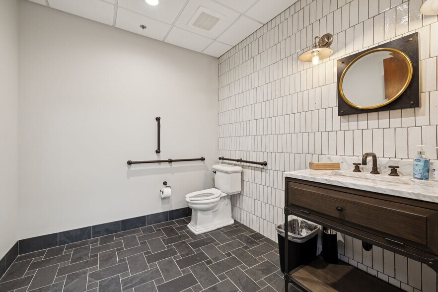 More Photos Of 811 Cowan St, Nashville Distribution For Sale