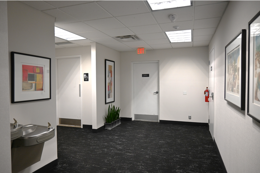 More Photos Of 40700 Woodward Ave, Bloomfield Hills Office For Sale