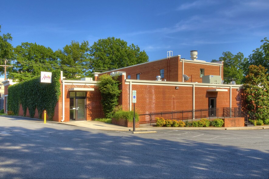 More Photos Of 425-427 E Statesville Ave, Mooresville Medical For Lease