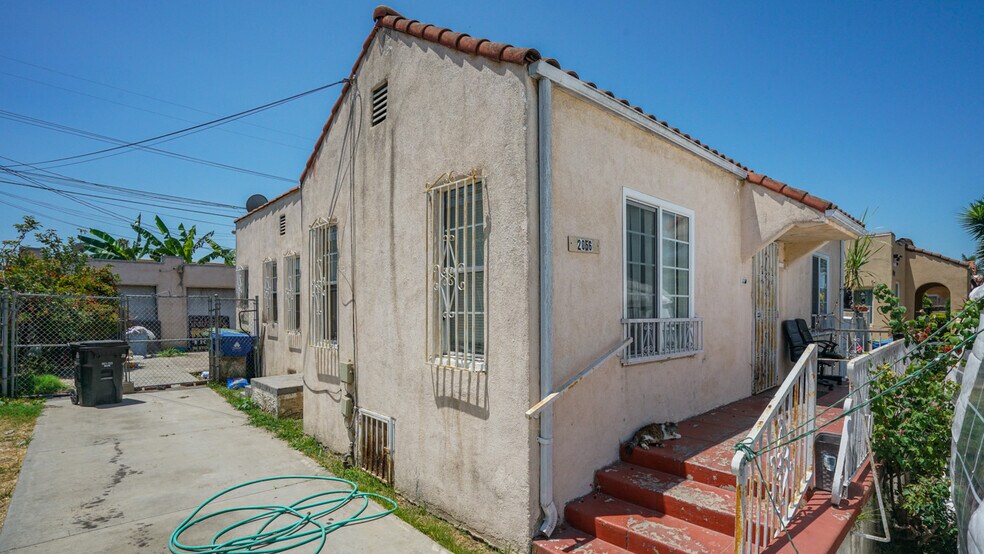 More Photos Of 2056 W 67th St, Los Angeles Apartments For Sale