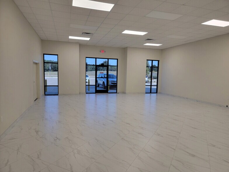 More Photos Of 1898 W Cumberland Rd, Tyler Storefront For Lease