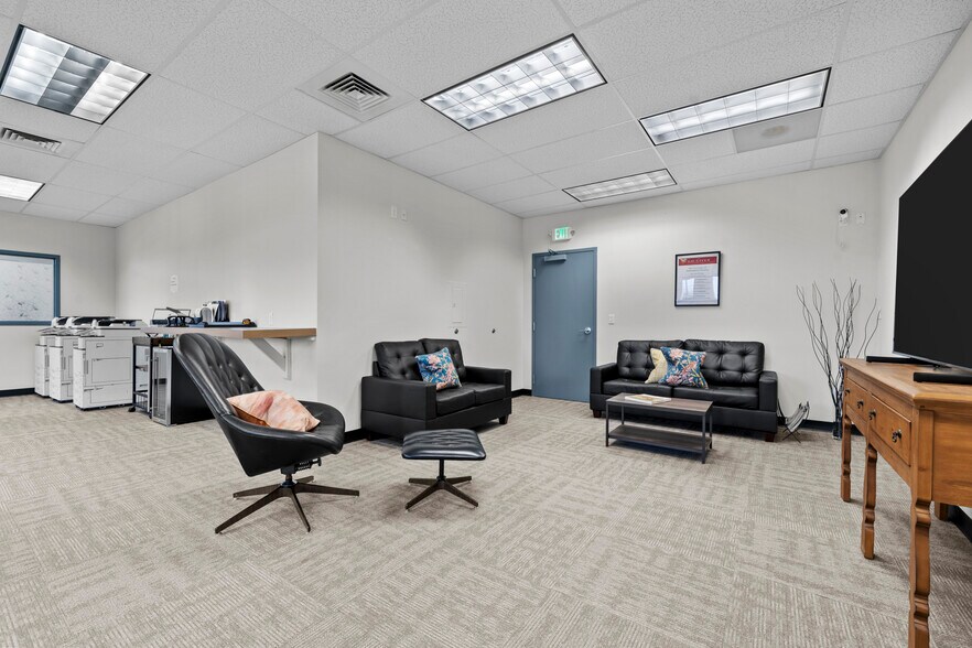 More Photos Of 675 Orchard Heights Rd, Salem Medical For Sale