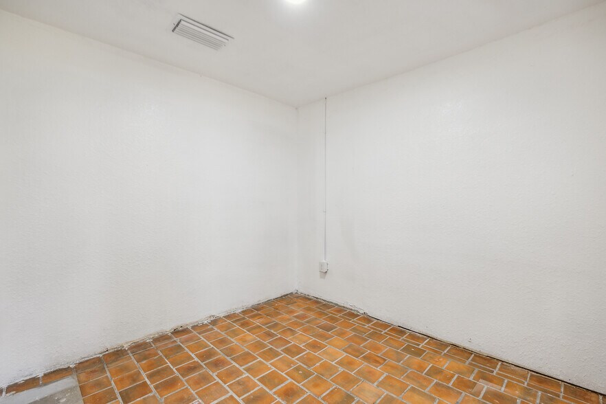 More Photos Of 16905 US Highway 27, Lake Wales Hotel For Sale